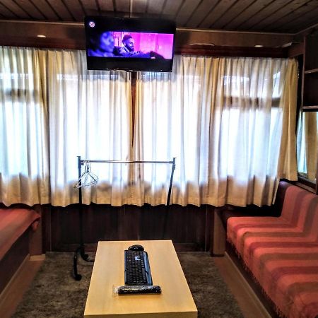 Two Rooms Rustic House - Self Check-In บูคาเรสต์ ภายนอก รูปภาพ
