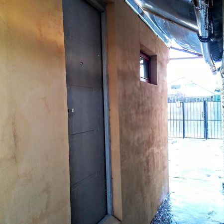 Two Rooms Rustic House - Self Check-In บูคาเรสต์ ภายนอก รูปภาพ