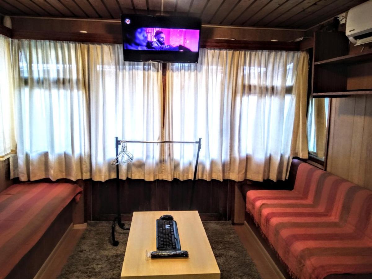 Two Rooms Rustic House - Self Check-In บูคาเรสต์ ภายนอก รูปภาพ