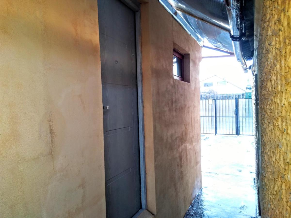 Two Rooms Rustic House - Self Check-In บูคาเรสต์ ภายนอก รูปภาพ