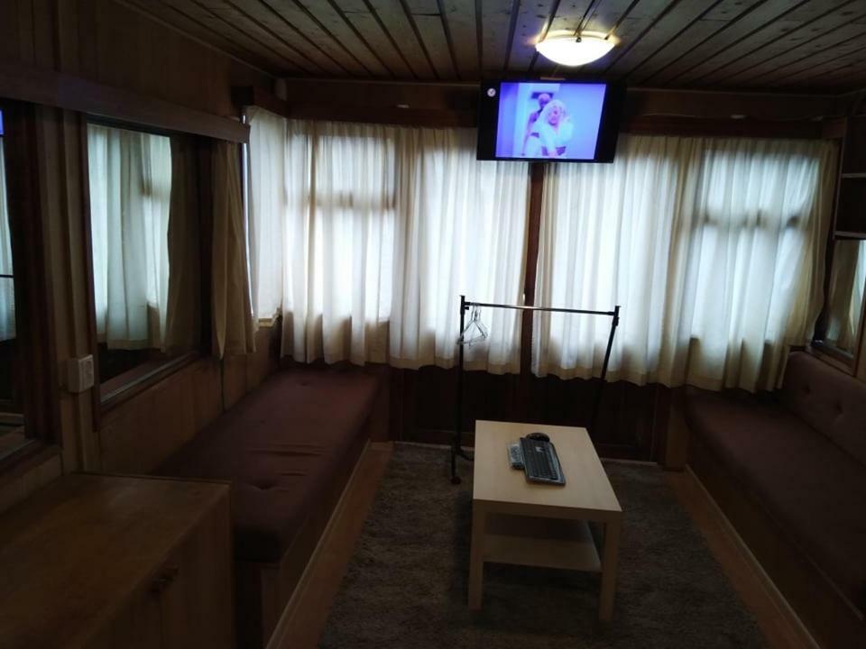 Two Rooms Rustic House - Self Check-In บูคาเรสต์ ภายนอก รูปภาพ