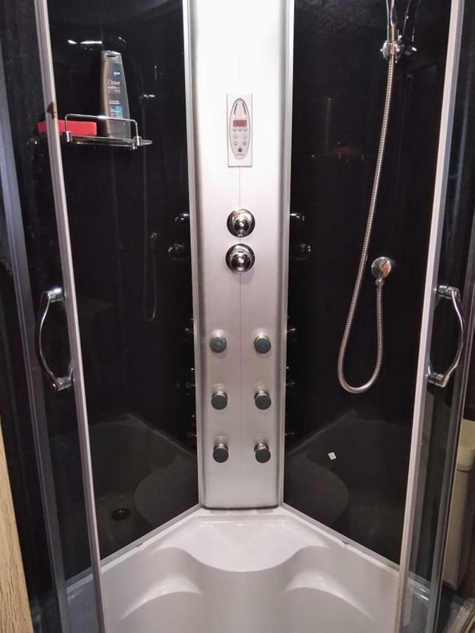 Two Rooms Rustic House - Self Check-In บูคาเรสต์ ภายนอก รูปภาพ